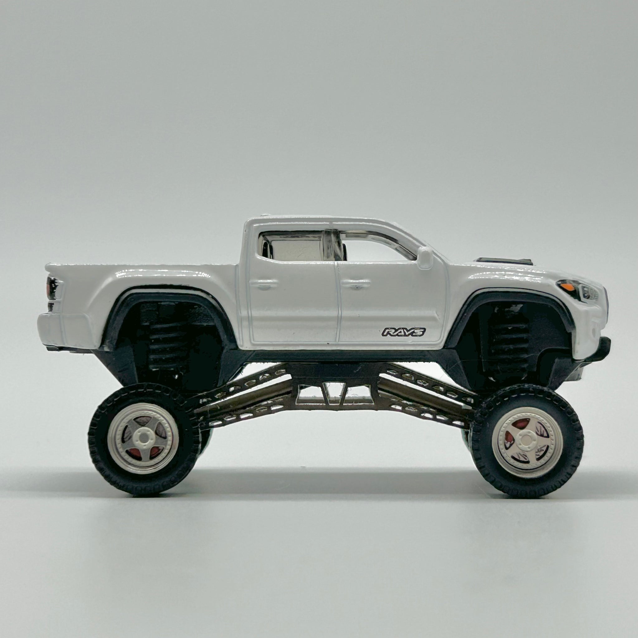 SEMA (Universal) Truck Lift